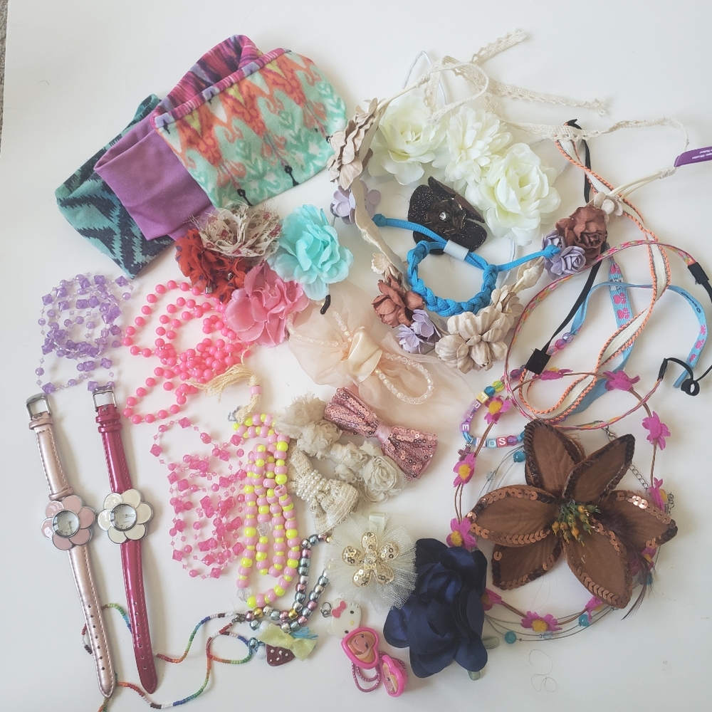 Lot of Girls' Accessories - Hairbands/clips/jewellery/ watches